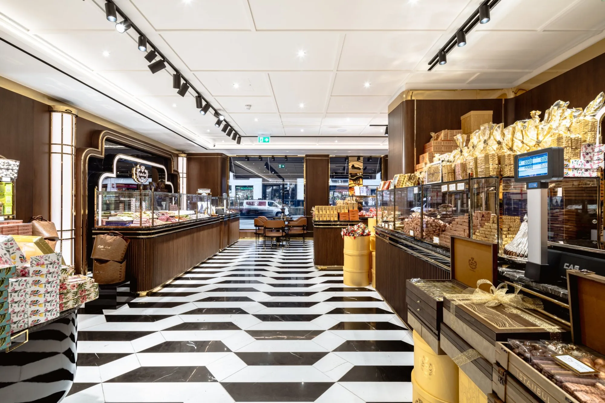 Sekerci Cafer Erol, retail & hospitality project in London — view 2
