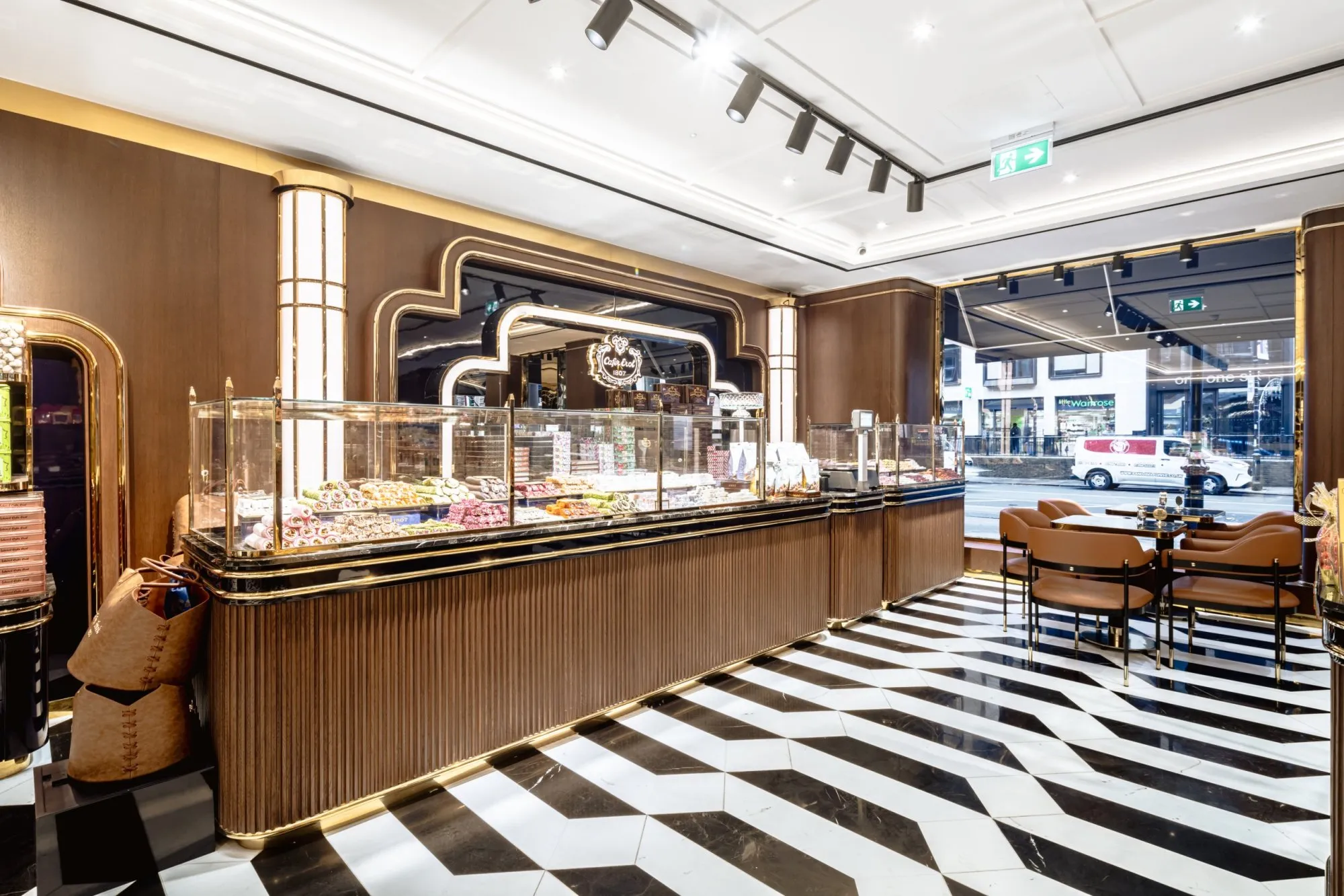 Sekerci Cafer Erol, retail & hospitality project in London — view 3