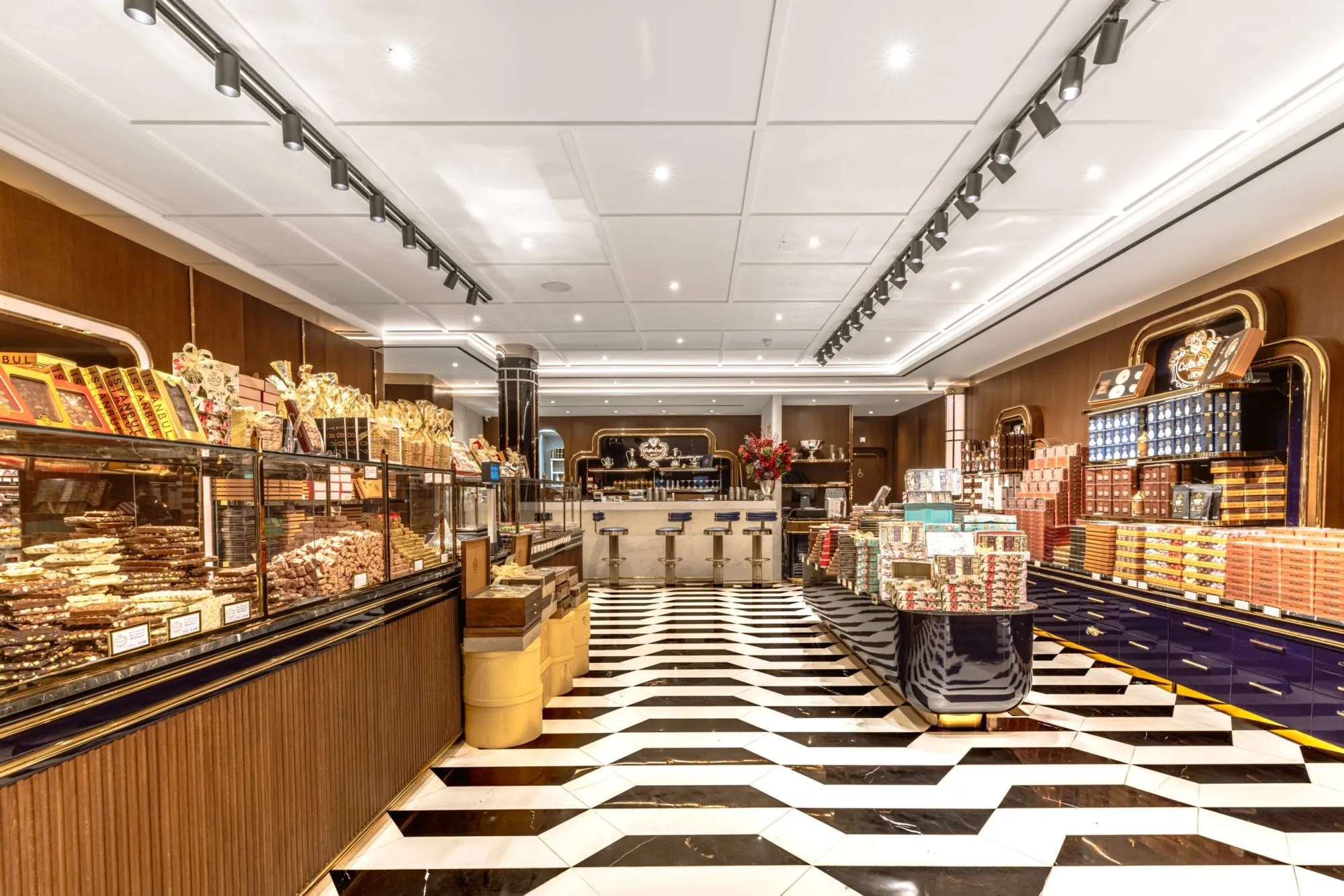 Sekerci Cafer Erol, retail & hospitality project in London — view 5