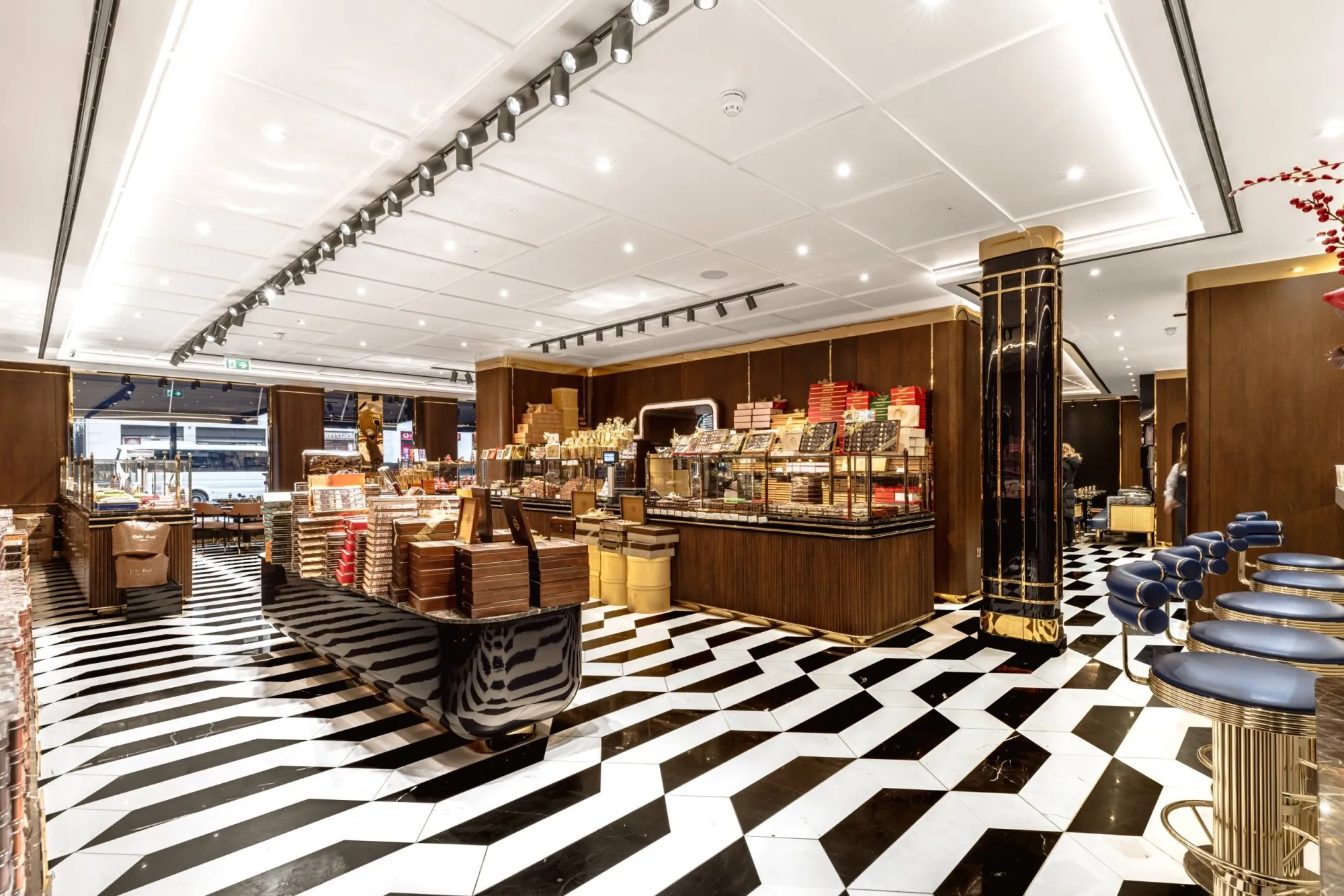 Sekerci Cafer Erol, retail & hospitality project in London — view 7
